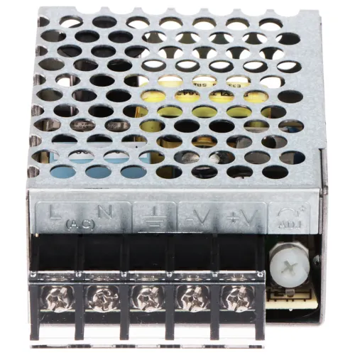 Zdjęcie przedstawia metalowy zasilacz impulsowy z perforowaną obudową, umożliwiającą wentylację. Na przednim panelu widoczne są zaciski oznaczone symbolami L, N, V-, V+ oraz pokrętło do regulacji.