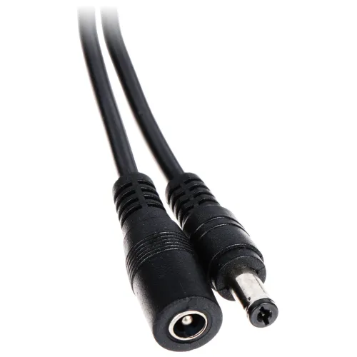 Zdjęcie przedstawia czarny kabel z wtykiem i gniazdem zasilania DC. Kabel ma standardowe złącza cylindryczne, jedno męskie i jedno żeńskie.