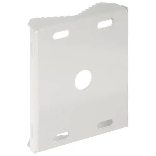 Zdjęcie przedstawia białą, prostokątną blachę montażową z otworami na rogach i jednym centralnym otworem. Blacha ma gładką powierzchnię i jest przeznaczona do montażu elementów konstrukcyjnych.