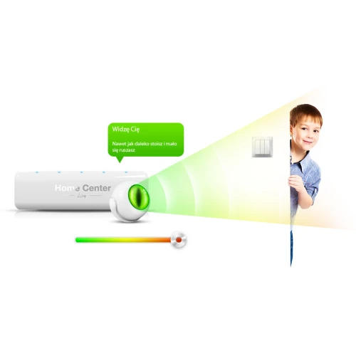 Czujnik ruchu, światła i temperatury w kształcie kuli, z zielonym okiem, jest przedstawiony obok panelu sterującego Home Center Lite. Obrazek ilustruje działanie czujnika, który wykrywa obecność dziecka za ścianą.