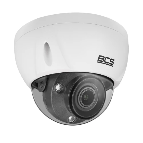 Biała, kopułowa kamera IP marki BCS z widocznym obiektywem i diodami LED. Kamera ma nowoczesny design i jest przeznaczona do monitoringu wizyjnego.
