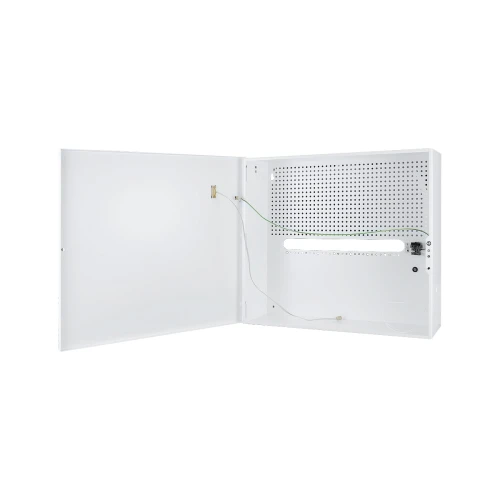 Metalowa obudowa wewnętrzna w kolorze białym z otwartymi drzwiczkami, ukazująca perforowaną płytę montażową wewnątrz. Obudowa posiada miejsce na okablowanie i elementy montażowe.