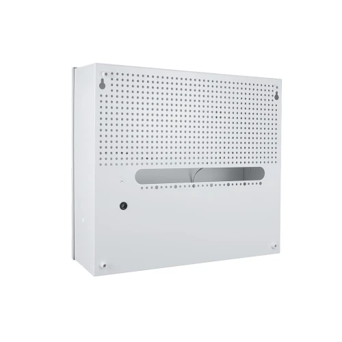 Na zdjęciu znajduje się biała, metalowa obudowa wewnętrzna z perforowanym panelem przednim i otworem wentylacyjnym. Obudowa ma prostokątny kształt i jest przeznaczona do montażu na ścianie.