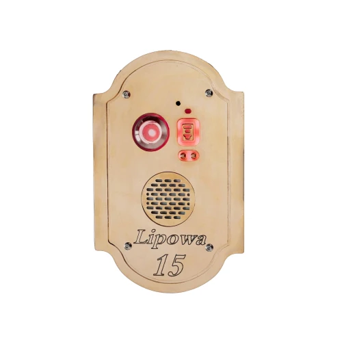 Na zdjęciu znajduje się panel domofonowy w kolorze mosiądzu z czerwonym przyciskiem i głośnikiem, ozdobiony napisem "Lipowa 15". Panel ma klasyczny, zaokrąglony kształt i jest przeznaczony do montażu na zewnątrz budynku.