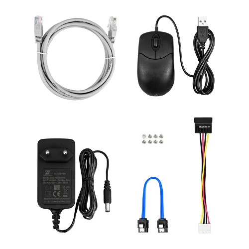 Na zdjęciu znajduje się zestaw akcesoriów do rejestratora IP, w skład którego wchodzą mysz USB, kabel sieciowy, zasilacz, śruby montażowe oraz przewody połączeniowe. Elementy są rozmieszczone na białym tle, co ułatwia ich identyfikację.
