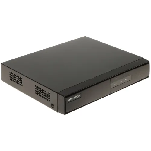 Czarny rejestrator IP Hikvision DS-7108NI-Q1/8P(M)(D) z ośmioma kanałami i ośmioma portami PoE. Urządzenie ma prostokątny kształt z widocznymi otworami wentylacyjnymi po bokach.