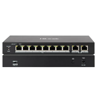 Na zdjęciu znajduje się czarny switch sieciowy HiLook z ośmioma portami PoE i dwoma portami uplink. Urządzenie ma prostokątny kształt i wyraźnie oznaczone porty na przednim panelu.