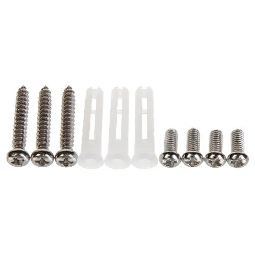 Na zdjęciu znajduje się zestaw montażowy składający się z czterech dużych śrub, dwóch plastikowych kołków oraz czterech mniejszych śrub. Elementy są ułożone w rzędzie na białym tle.