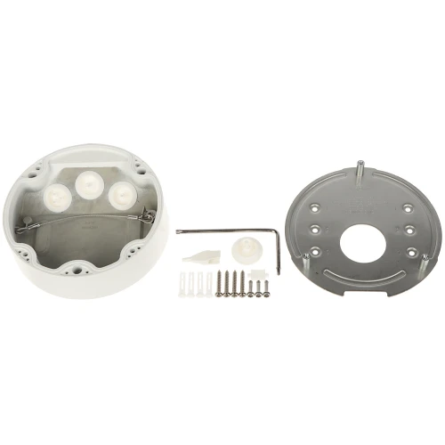 Na zdjęciu znajduje się zestaw montażowy do kamery, składający się z białej, okrągłej obudowy, metalowej płytki montażowej, klucza imbusowego, kołków rozporowych, śrub oraz plastikowych elementów mocujących. Obudowa posiada otwory na śruby i metalowy uchwyt wewnętrzny, a płytka montażowa jest wyposa