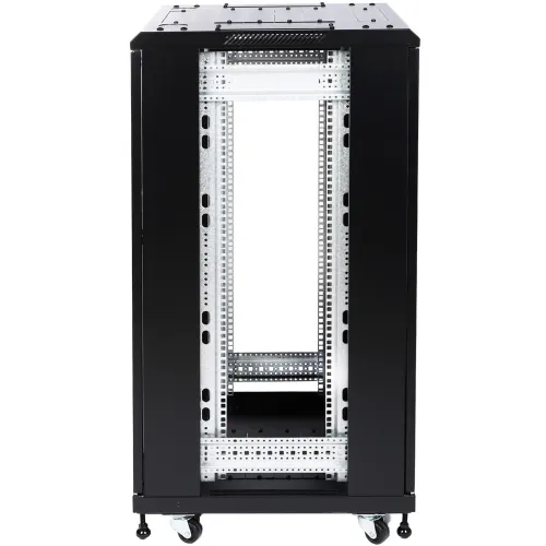 Czarna, metalowa szafa serwerowa na kółkach, widoczna z przodu, bez zamontowanych ścian bocznych. Wnętrze szafy ukazuje metalowe stelaże i otwory montażowe.