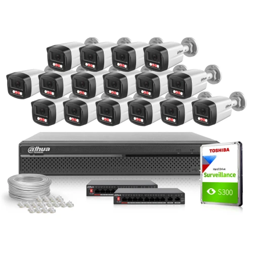 Zestaw do monitoringu składający się z szesnastu kamer, rejestratora, dysku twardego, kabli i akcesoriów montażowych. Kamery są ułożone w dwóch rzędach nad rejestratorem i dyskiem marki Toshiba.