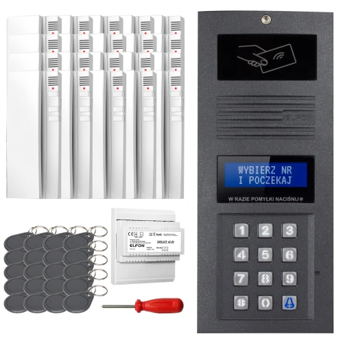 Zestaw domofonowy cyfrowy składający się z panelu z klawiaturą numeryczną, wyświetlaczem i czytnikiem kart zbliżeniowych, kilku kart zbliżeniowych, kluczyków oraz śrubokręta. Panel jest w kolorze ciemnoszarym, a karty i kluczyki są w odcieniach bieli i czerni.