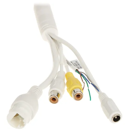 Zdjęcie przedstawia zestaw białych złączy do kamer, w tym złącza RJ45, RCA i DC. Złącza są połączone w jednym przewodzie, a każde z nich ma inny kolor lub kształt dla łatwej identyfikacji.